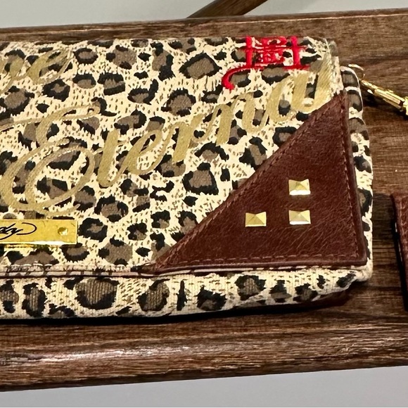 Ed Hardy clutch with wrist snap bracelet with connecting chain. - Picture 3 of 3